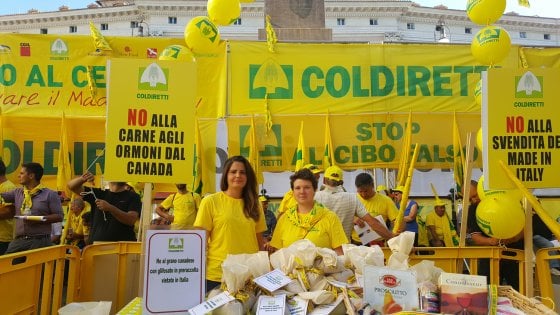 Coldiretti durante una manifestazione a Parma contro il CETA
